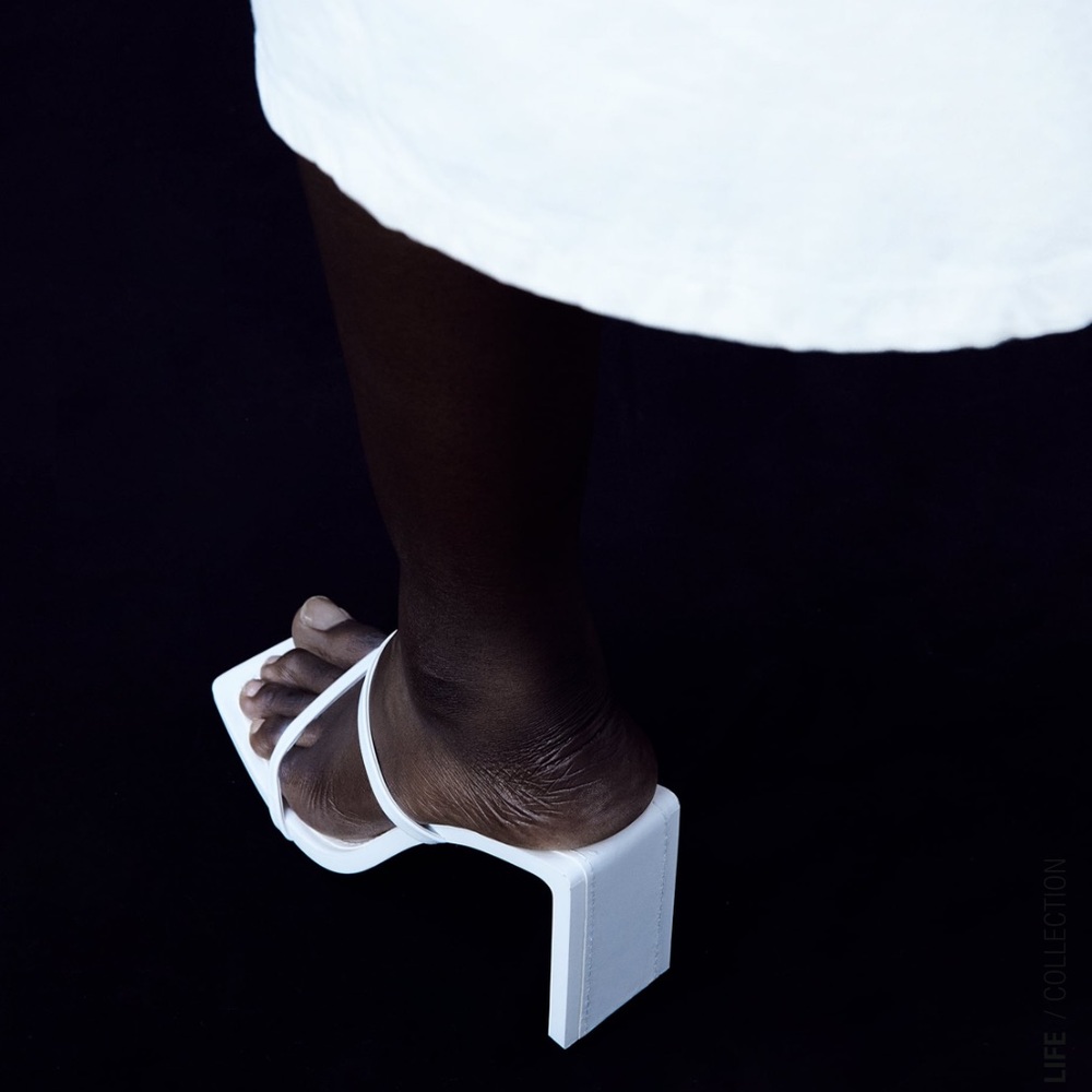 RARE Zara Minimalist Strappy Leather Heeled Sandal - Picture 2 of 16